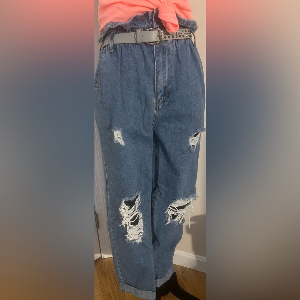 Forever 21 High-Rise Distressed Boyfriend Jeans 👖✨